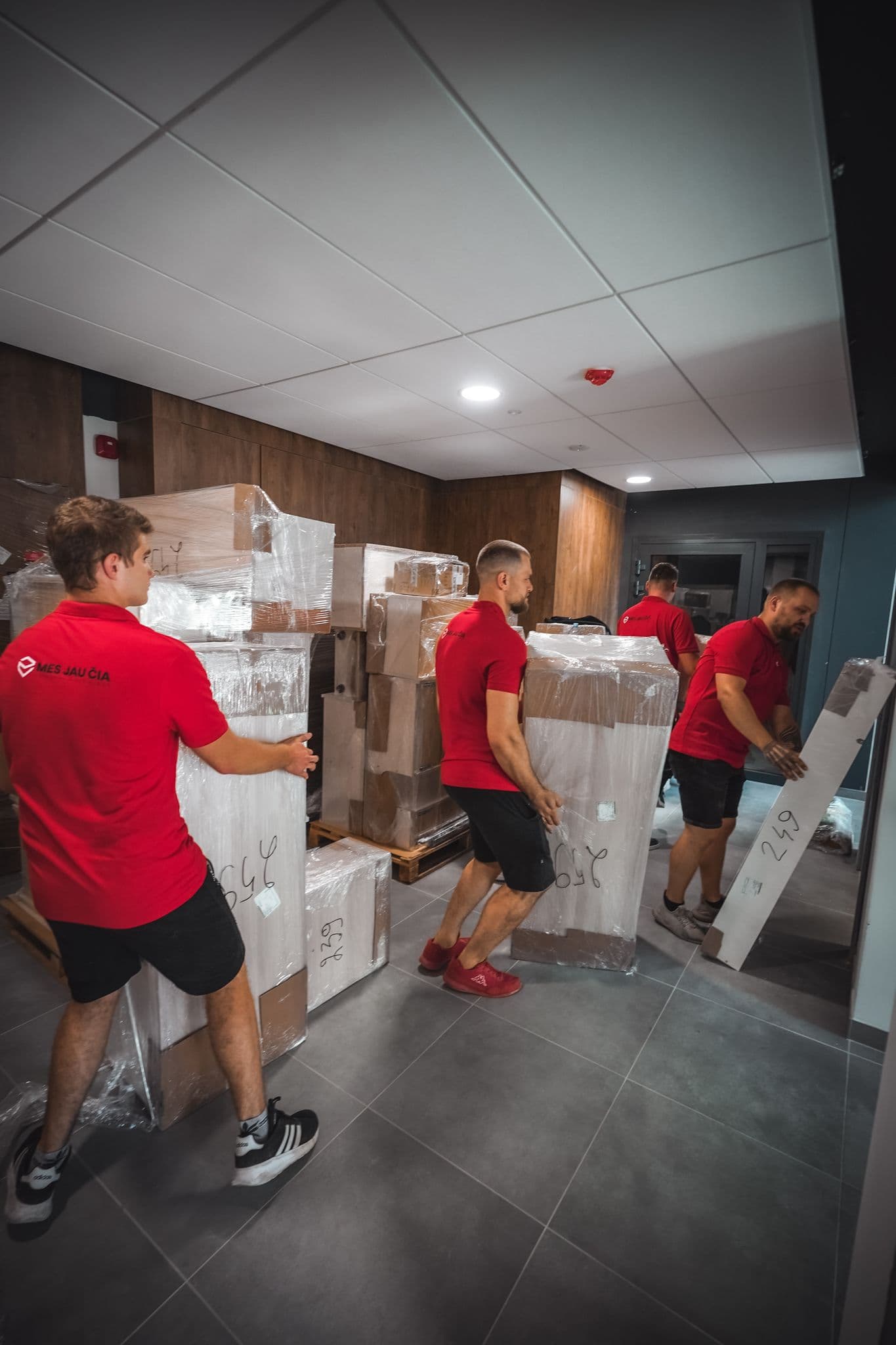 Moving service 1